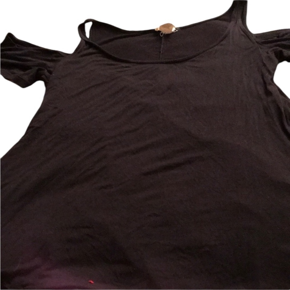 Yelete size large Black stretch cold shoulder tee like new